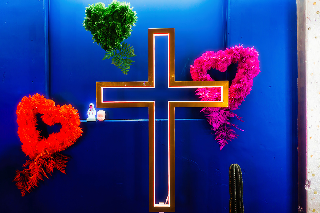 Unique Florists Melbourne - Bloom Boy at Altar Electric