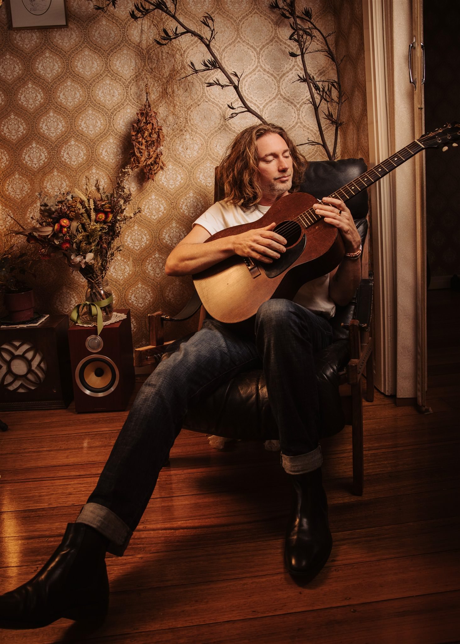 Musician Kriss Mizzi with his guitar in Oli Sansoms Melbourne music photography studio